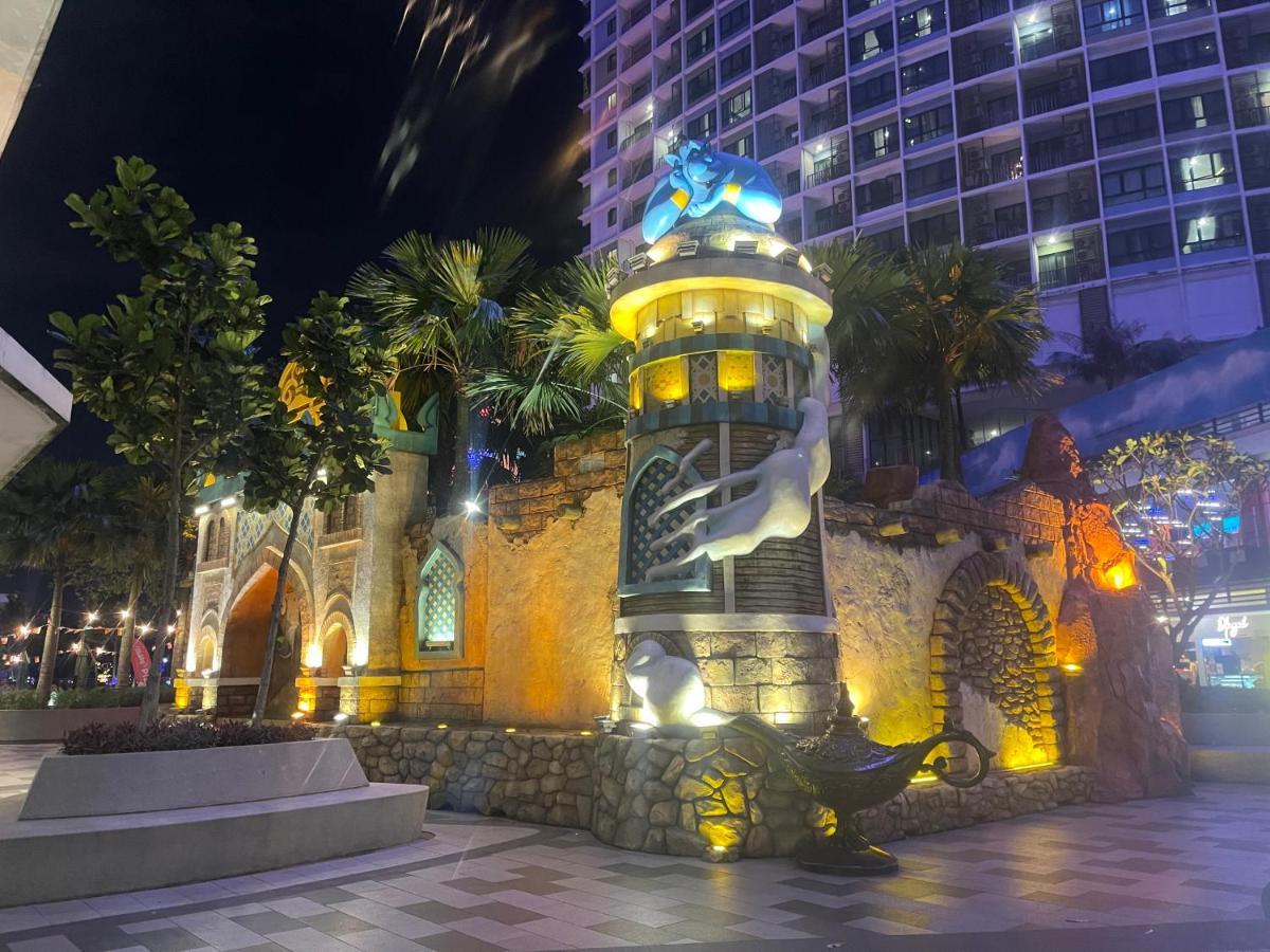 I-city Holidays Biggest Swimming Pools, Astro Pangsapuri *